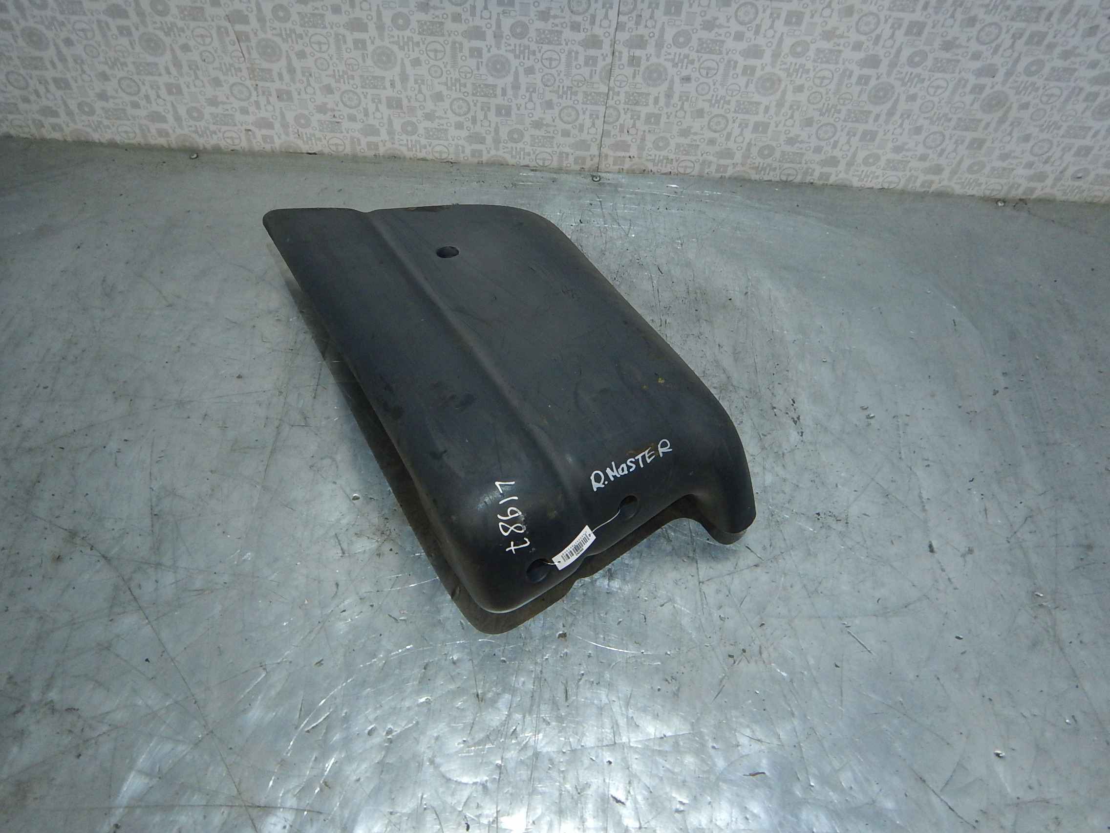 Накладка (клык) бампера правый Renault Master 2 (1997-2010)